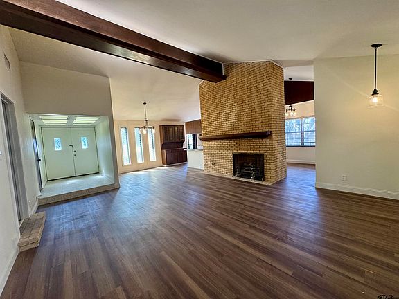 3rd image of 220 Guadalupe Dr