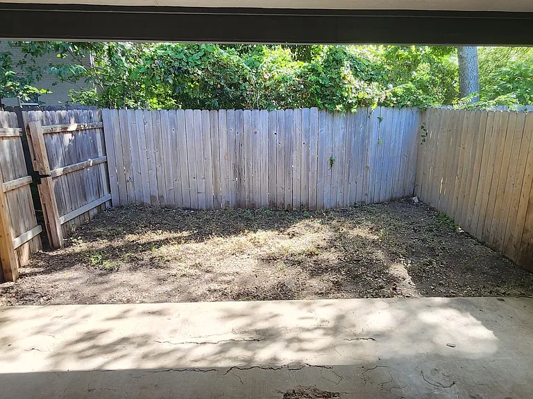 215 Eleanor Ave — Photo 11