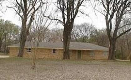 2nd image of 321 Lakeshore Dr