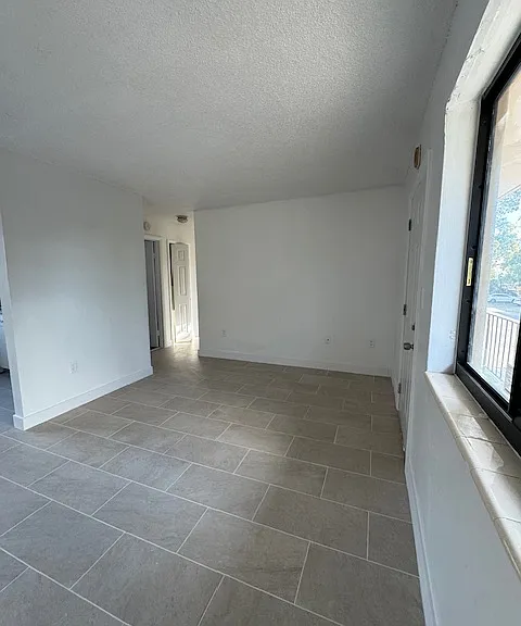 1501 SW 7th St #4 — Photo 1
