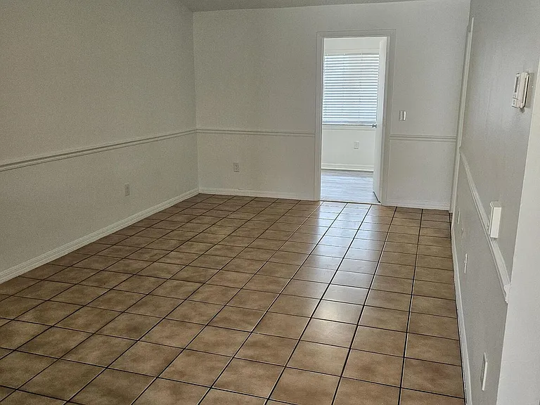 1305 Rosewood Villa Ln — Photo 10