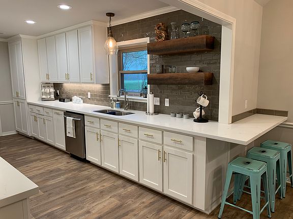 Custom cabinets/quartz