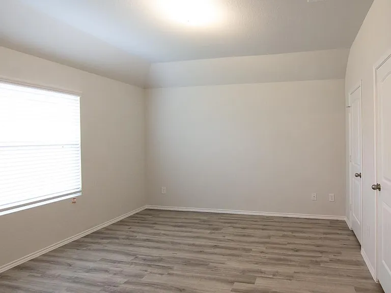Lina Dr — Photo 10