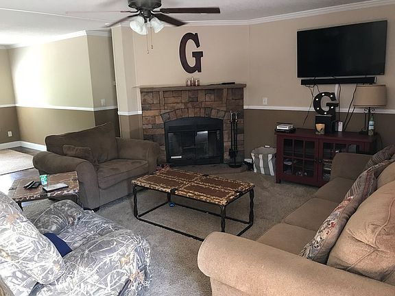 3rd image of 172 NE Dena Cir