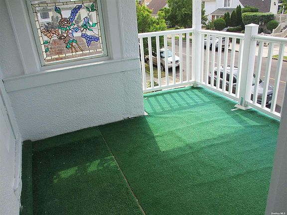 4th image of 527 W Beech St Floor 2