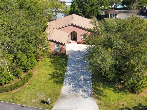 8600 Estrada St, Navarre, FL 32566