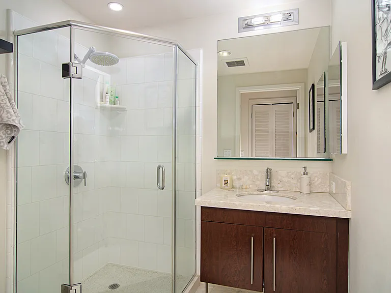 321 10th Ave #2007 — Photo 14