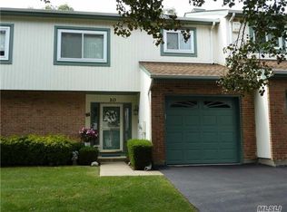 10 Timber Ridge Dr #2, Holtsville, NY 11742