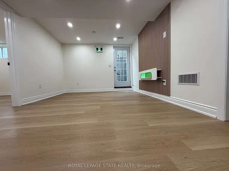 4 Waterside Dr #LOWER — Photo 3