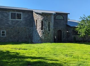 7 Newcomb Ln, Laclede, ID 83841