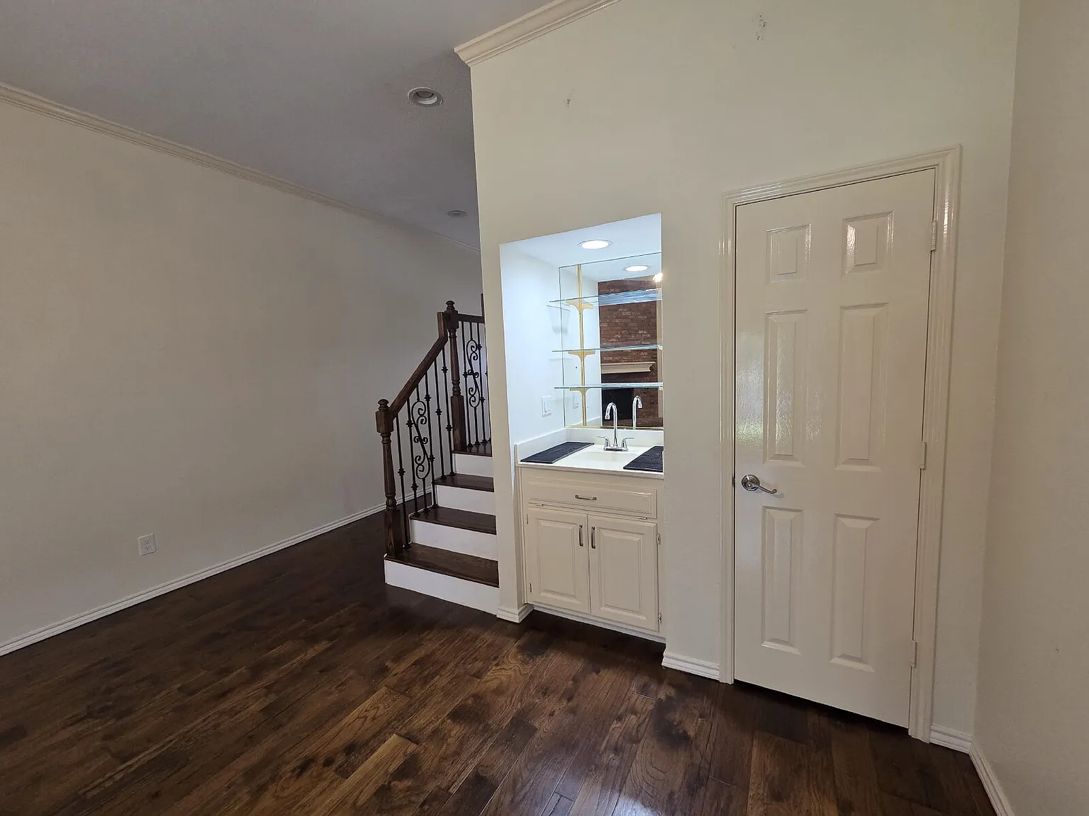2 bed, 2.5 bath, 1450 sqft, $2,200 — Photo 3
