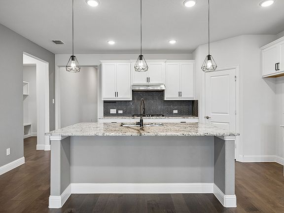 4th image of 228 Glenwood Dr