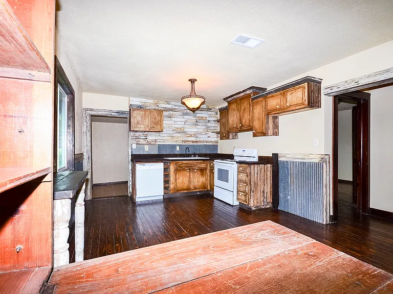1421 N Cleveland Ave — Photo 5