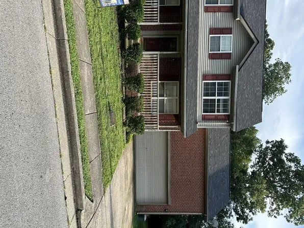 1221 Twin Circle Dr, Nashville, TN 37217