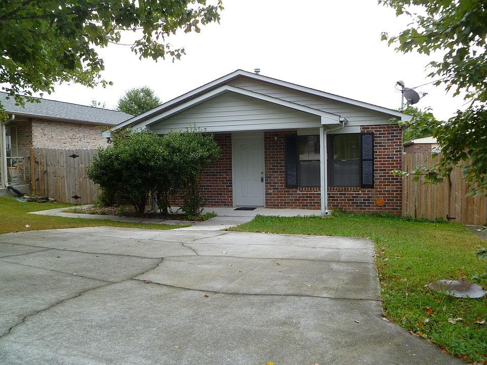 1st image of 806 Valerie Ln