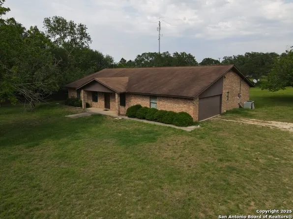 107 Deer Run, Pleasanton, TX 78064