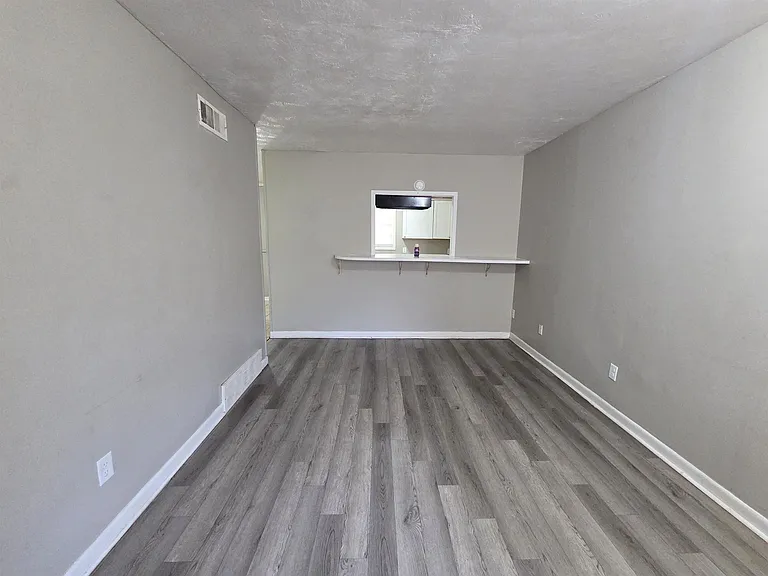 3021 Ashwood St — Photo 22