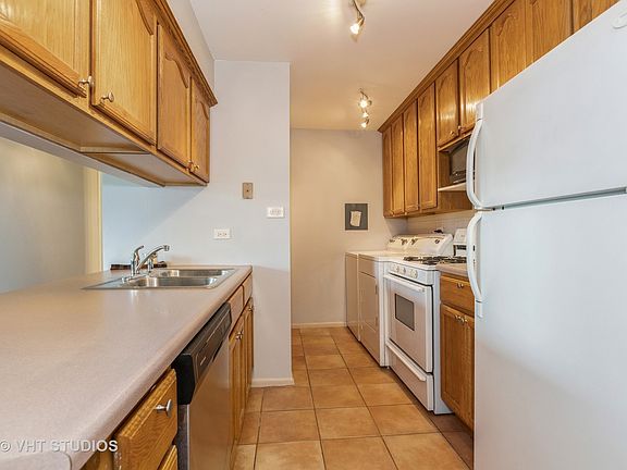5th image of 15930 Ozark Ave #88