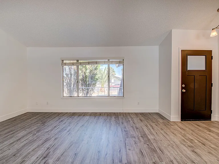 5461 Palmyra Ave — Photo 11