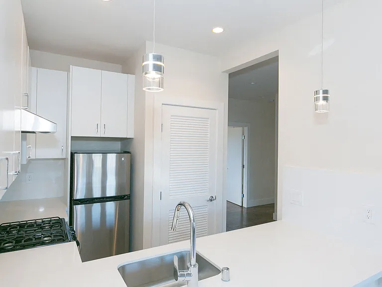 430 Baker — Photo 7
