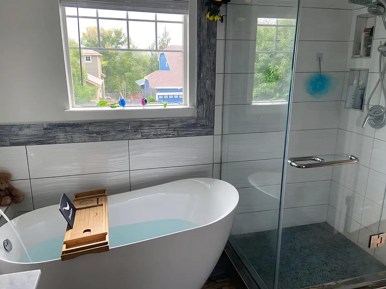 4 bed, 3.0 bath, 4000 sqft, $1,633 — Photo 2