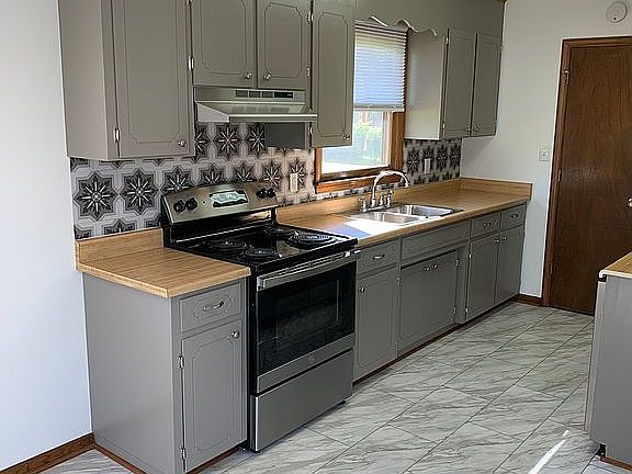 Left side of kitchen