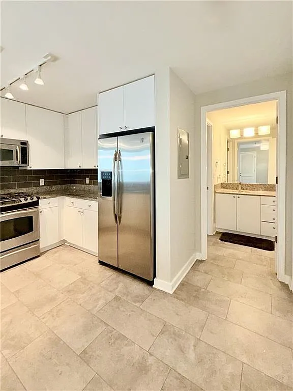1 bed, 1.0 bath, 1150 sqft, $2,400 — Photo 4