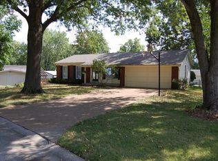 423 Cardiff Ln, Ballwin, MO 63021