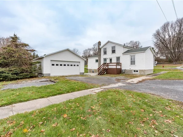 203 Lakeview Dr, Dexter, NY 13634