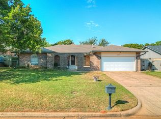 2903 Del Casa Cir, Midwest City, OK 73110