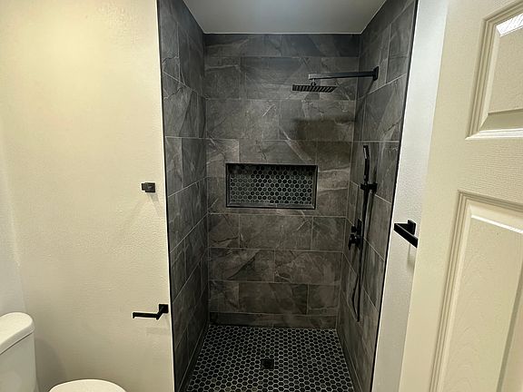 5th image of 9413 Blanchard Ave #2