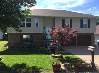 1239 Douglas Ct, Carthage, MO 64836