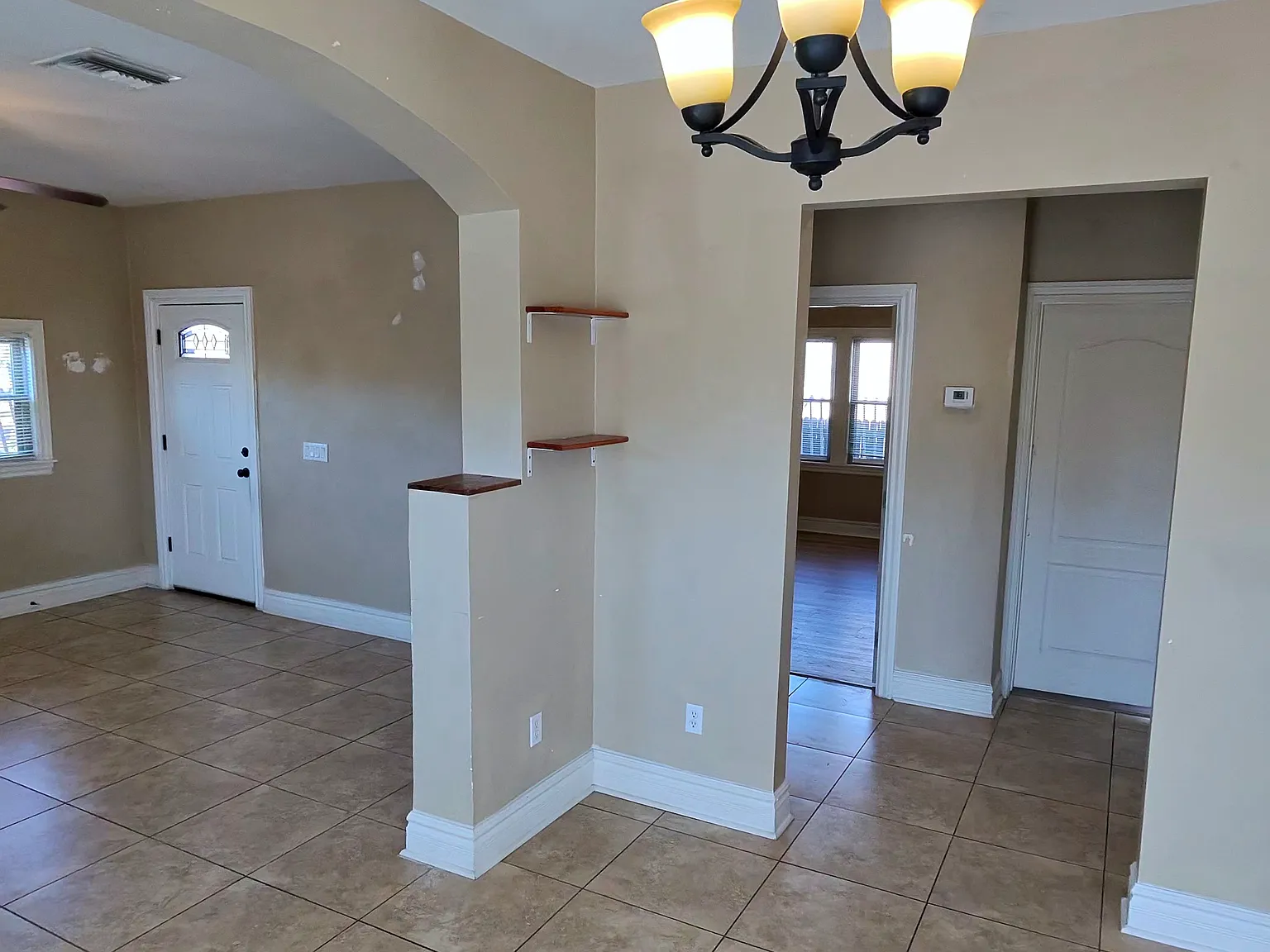 4 bed, 1758 sqft, $2,350 — Photo 4