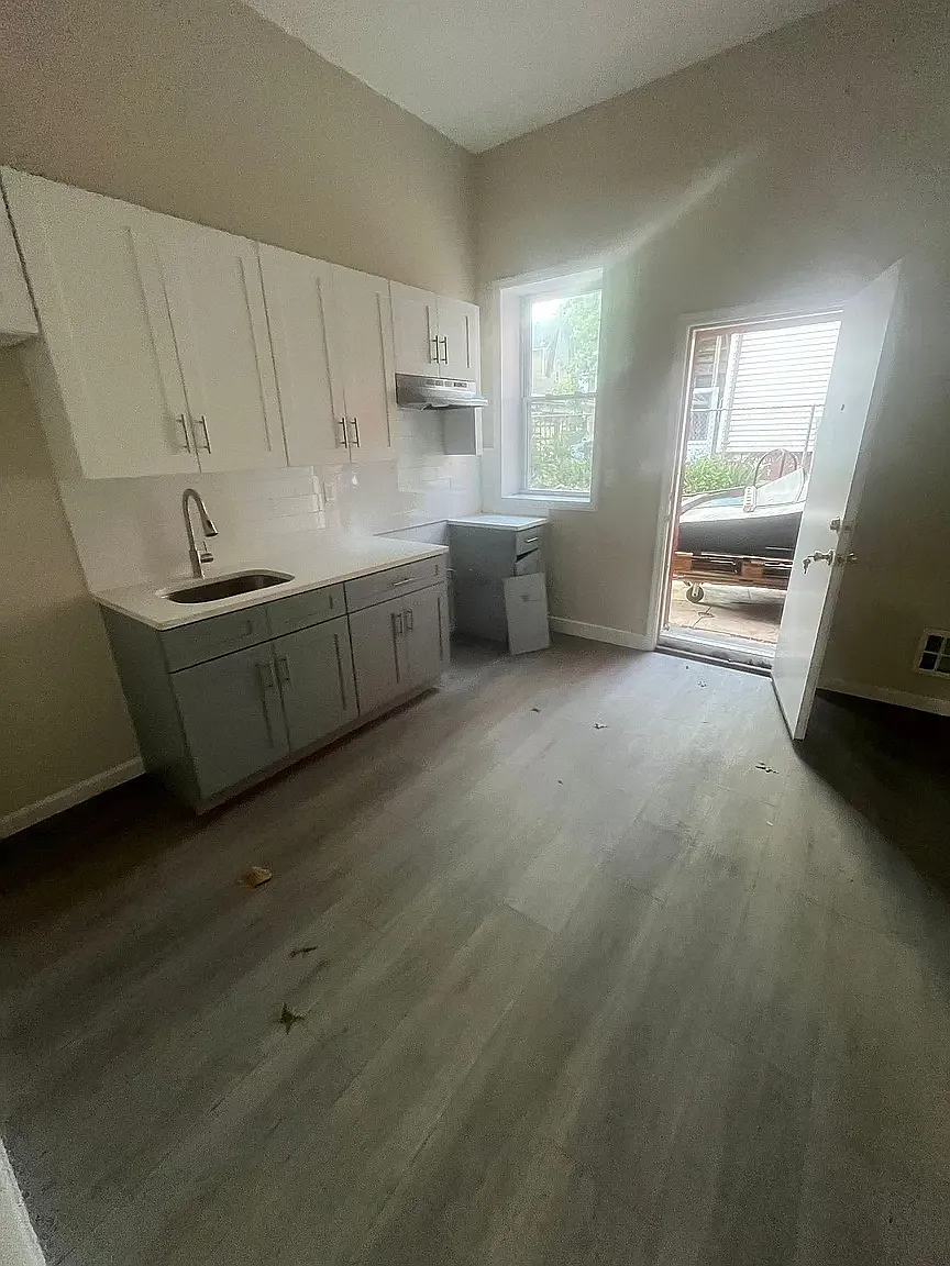 1 bed, 500 sqft, $1,049 — Photo 1