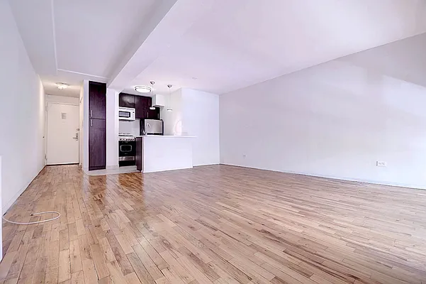 Rented by Urbane Brokerage | media 10