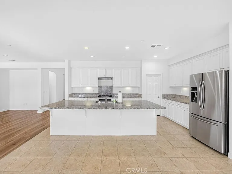 1617 Camden Ct — Photo 5