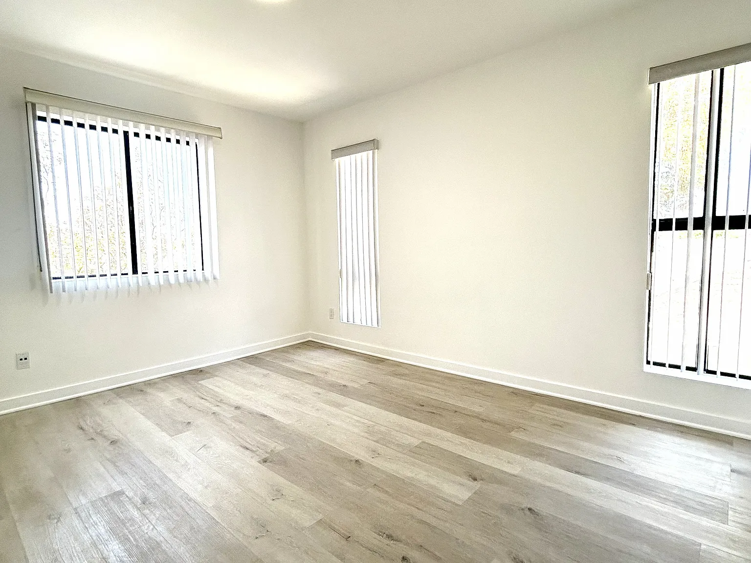 465 Oak St — Photo 1
