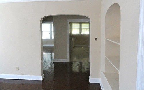 5th image of 364 Cossitt Pl