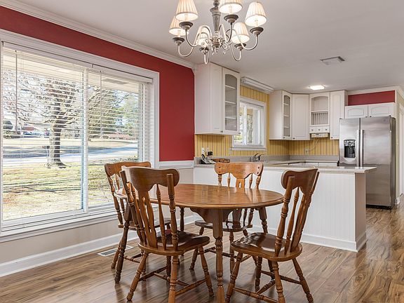 5th image of 908 Eastview Cir NW