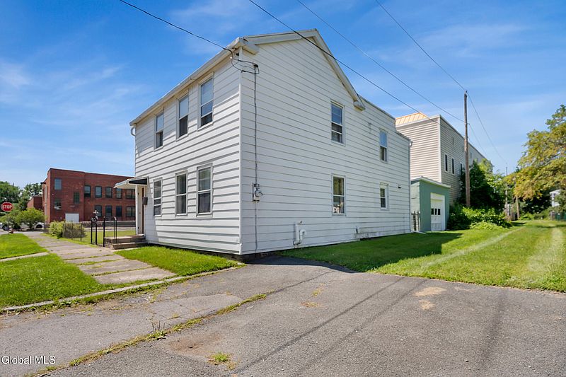 2nd image of 209 1st Avenue