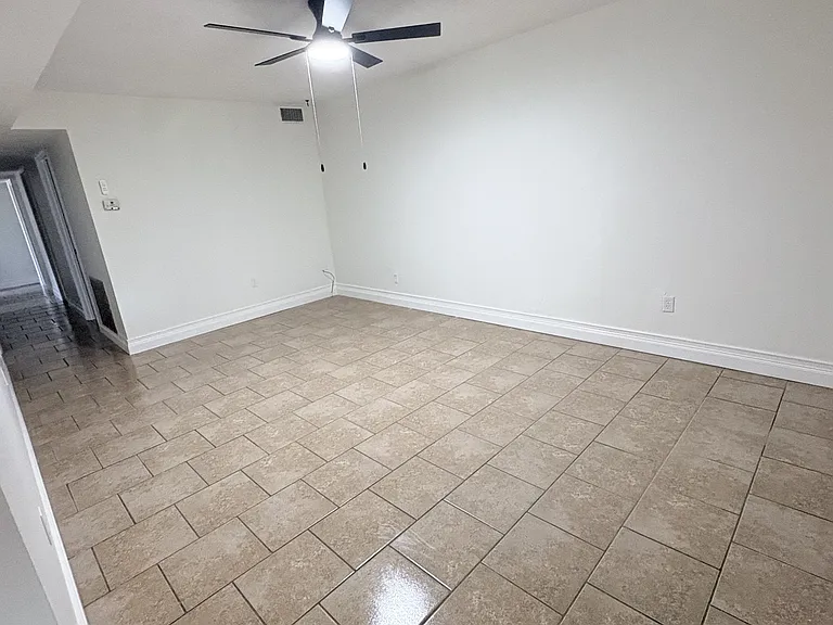 340 S Main St #5 — Photo 3