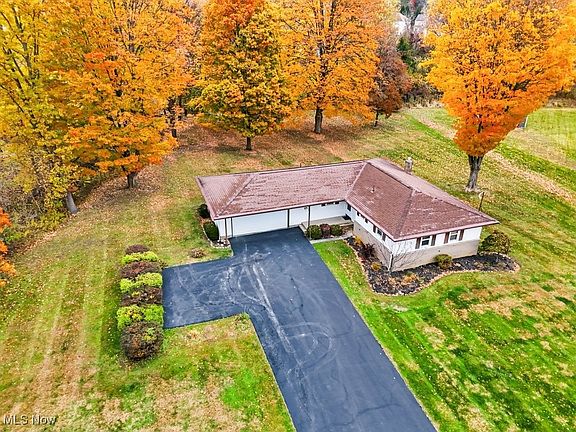 4th image of 383 Janes Ln