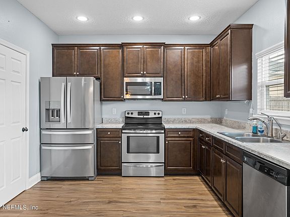 3rd image of 3003 VIANEY Place