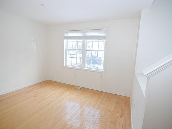 2nd image of 86 Barrington Ave