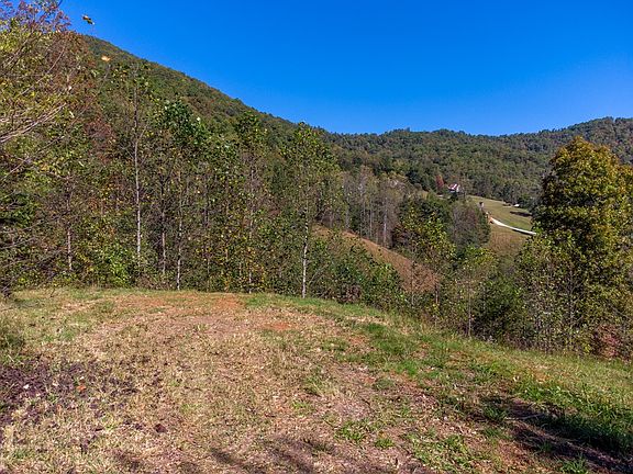 4th image of 15 Mane Loop Rd