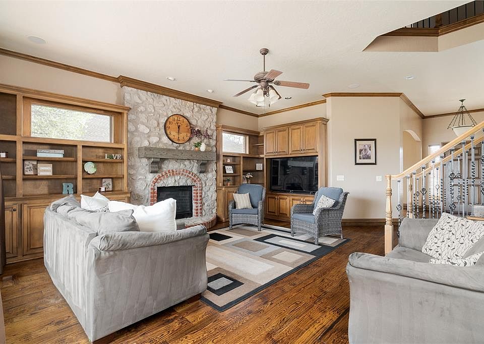 1st image of 417 Heritage Green Rd