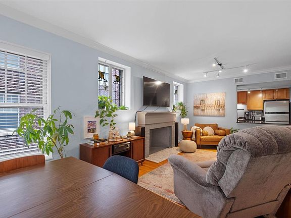 3rd image of 5518 Waterman Blvd APT 21