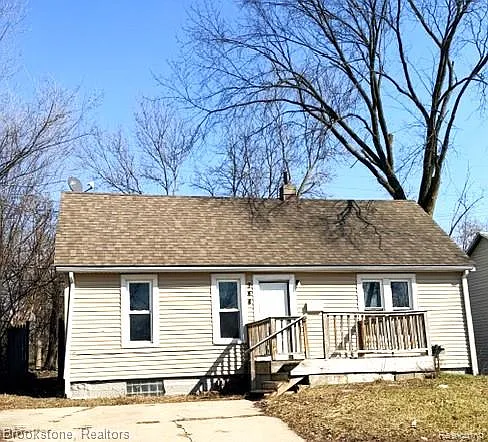 744 Saint Clair St photo 1