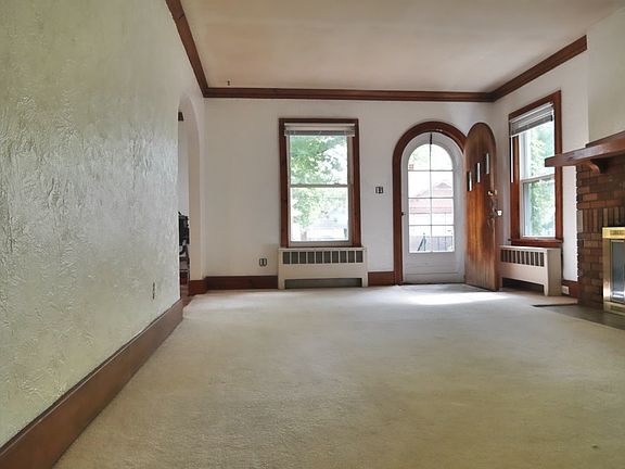 5th image of 113 E Arcadia Ave