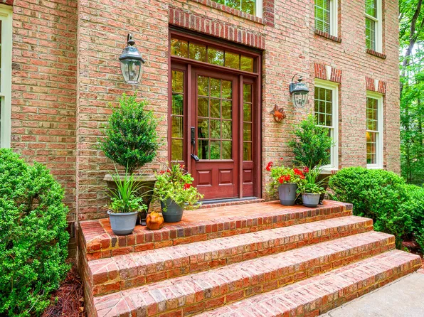 101 Collinson Dr, Chapel Hill, NC 27514